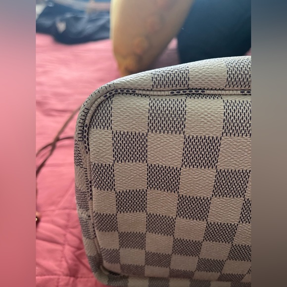 Louis Vuitton Neverfull MM - Picture 11 of 16